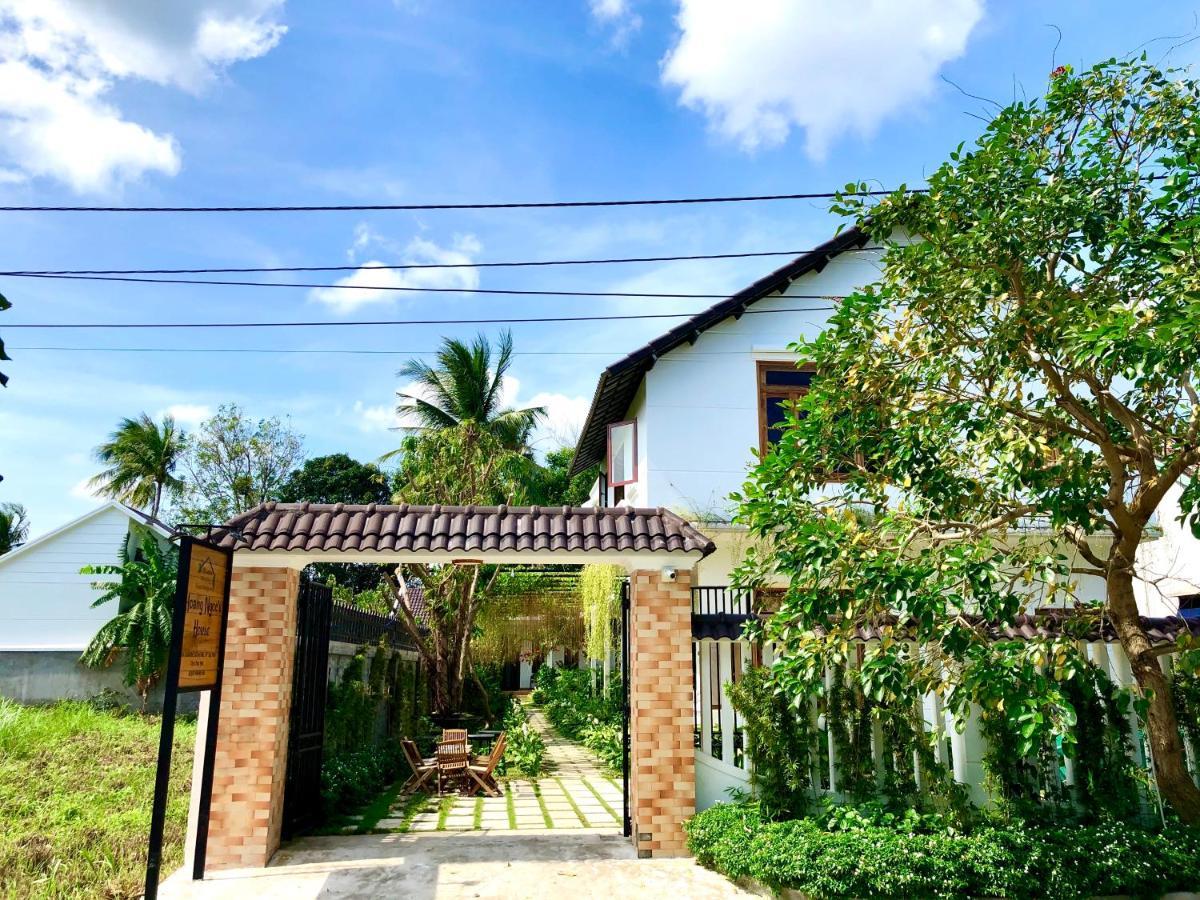 Готель Hoang Ngoc'S House Туїхоа Екстер'єр фото
